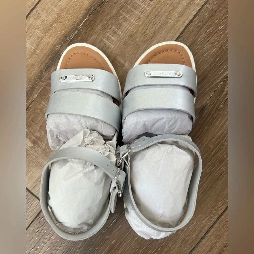 NWOB - Nine West - Hedy Silver Sandels‎